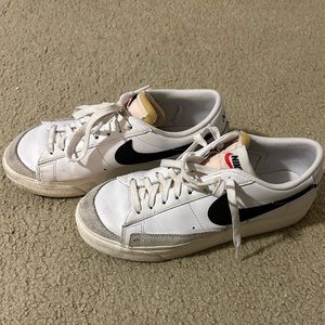 Nike sz 9.5 low top blazer sneakers